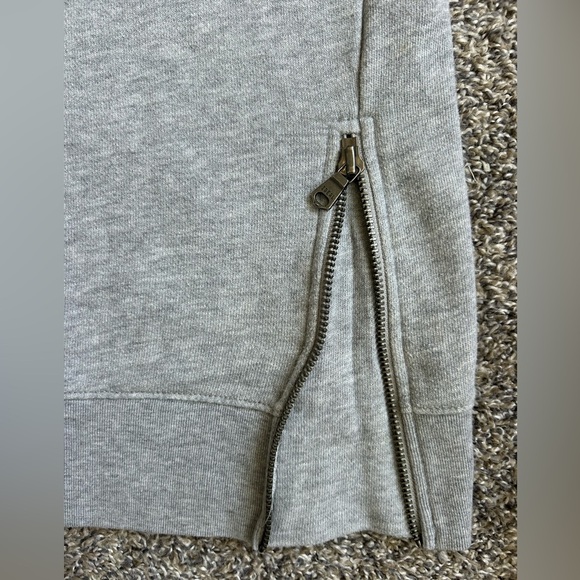 American Eagle Women’s Oversized Gray Crewneck Sweatshirt size small - Picture 5 of 10